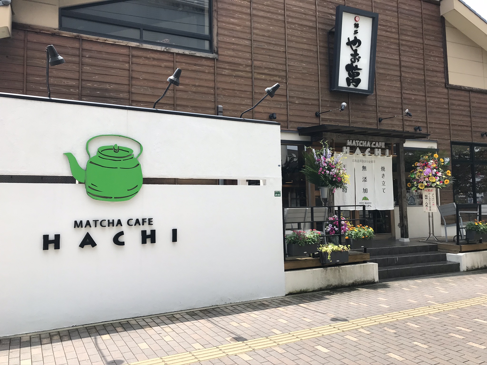 カフェ店内に焼きたてパン屋 はちのぱん様が福岡市にオープン リエゾンプロジェクト